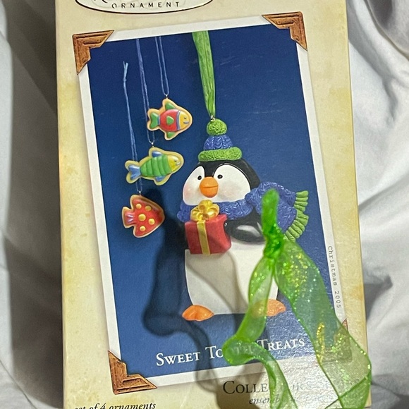 2005 Hallmark Ornament Sweet Tooth Treats Penguin - Picture 4 of 6